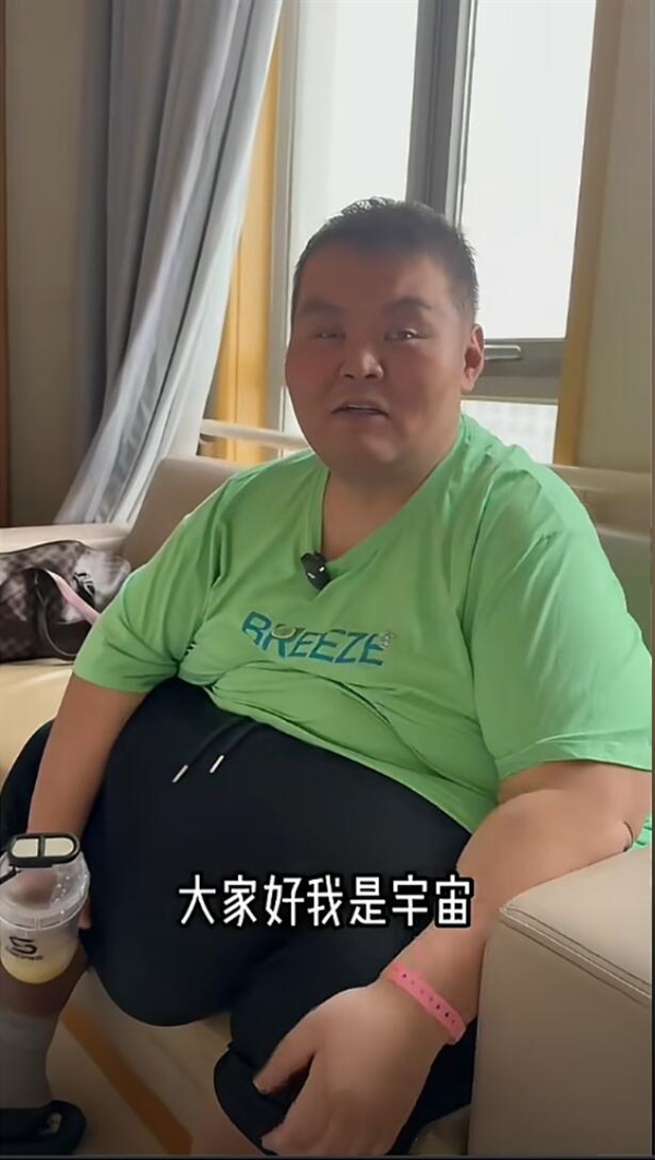 718斤“中国第一胖”减掉半个自己:四个月瘦了300斤